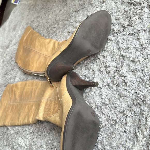 BCBG TAN KNEE HIGH BOOTS - Picture 3 of 4